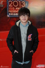 组图：传林峰不续约与TVB交恶 许廷铿有望上位