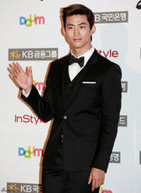 组图：第47届韩国百想艺术大赏群星闪耀