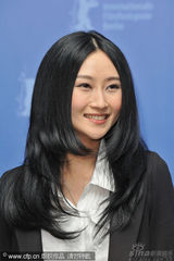 幻灯图集：成龙柏林现场唱《大兵小将》主题曲