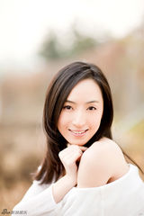 组图：黄小戈唯美纯白写真 简单朴素清澈温婉