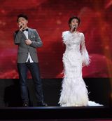 组图：群星献唱中歌榜 韩庚潘玮柏劲歌热舞