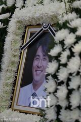 组图：已故崔真实前夫赵成珉上吊自杀 灵堂曝光