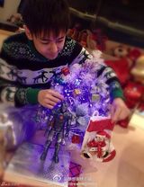 组图：众星欢乐庆圣诞 Angela可爱林志玲性感