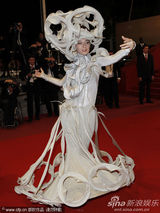 幻灯图集：《温柔的儿子》首映 女星雷人打扮出位