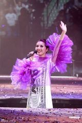 组图：杨千嬅个唱悲喜交加 老公与陈奕迅等好友捧场