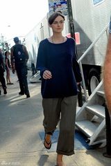 组图：《歌曲改变人生》片场 奈特莉走朴素范