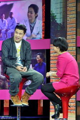 组图：小沈阳宋小宝助阵《樱桃》山东首播仪式