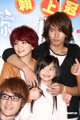 幻灯图：《就想赖着你》庆功 Ella与言承旭勾肩搭背