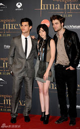 高清组图：《新月》西班牙宣传 主创打扮时髦