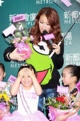 幻灯组图：容祖儿称2010是重要关口 将跨入30岁门槛