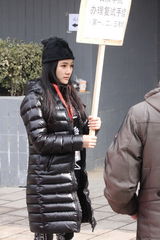 组图：北影放榜日最美工作人员与考生竞艳