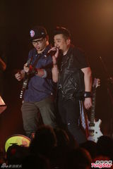 组图：恭硕良与好友侧田争林忆莲出席音乐会