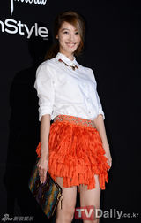 组图：韩彩英SJ强仁等出席活动 朴信惠黑裙红唇