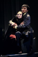 组图：话剧《坏女孩的恶作剧》演出