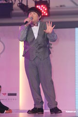 组图：温升豪放话等隋棠擦背 不介意与阿Ken舌吻