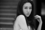 幻灯图：刘思彤写真发丝凌乱  眼神张力足气场逼人