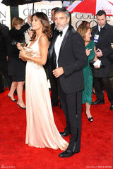 高清组图：乔治-克鲁尼携女友 深情款款甜蜜互望