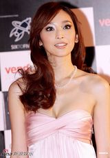 高清组图：吴佩慈华美粉色礼服亮相