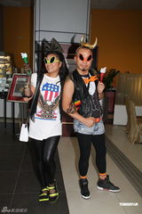 组图：Gaga个唱粉丝经典造型助阵  陈浩民夫妇捧场