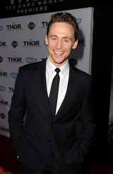 组图：《雷神2》好莱坞首映 抖森帅气骑摩托