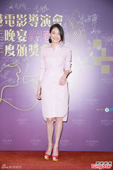 组图：章子怡火红包身裙挽手梁朝伟 宗师夺4奖