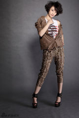 组图：阎娜最新春夏写真 俏皮活泼不失性感