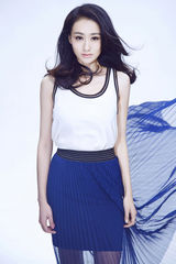 组图：李雯雯最新气质大片散发魅力