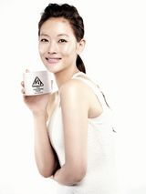 高清组图：韩星吴妍书化妆品写真透亮肌肤明亮光彩