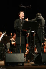 高清图：陕北民歌唱响欧洲 郝歌RNB曲风演绎