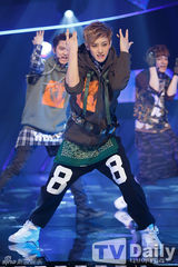 组图：SISTAR《MCountdown》夺冠 女团齐拼大腿