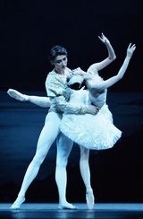 幻灯图：中央芭蕾舞团《天鹅湖》精美剧照