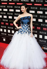 组图：景甜盛装出席2012芭莎慈善夜