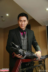 组图：古天乐马德钟设计艺术品 林建名家族总动员