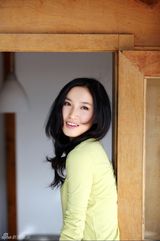 幻灯图：邹涵虹全新秋日写真 展邻家女孩清澈气息