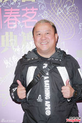 组图：章子怡火红包身裙挽手梁朝伟 宗师夺4奖