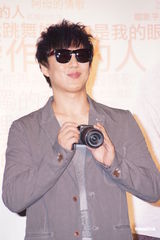 组图：萧煌奇出道10年开唱 预告大秀舞技