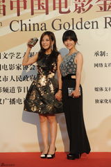 组图：赵薇携杨子姗走上金鸡百花红毯