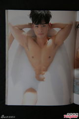 组图：三男模赤膊上阵变拳击手 宣传半裸写真