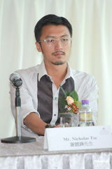 组图：谢霆锋出席活动大方任拍照 拒回应婚变问题 