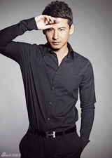 组图：钱泳辰最新炫酷写真 尽显百变迷人魅力