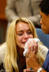 幻灯图集：林赛-罗韩被判90天监禁 当庭崩溃痛哭