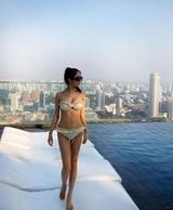 组图：韩国美女教师秀一字腿 泳装身材性感火辣