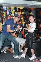 组图：张家辉《激战》秀肌肉  久违幽默感再现