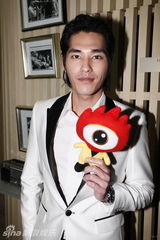 组图：马俪文《巨额交易》开机 韩彩英首演中国电影