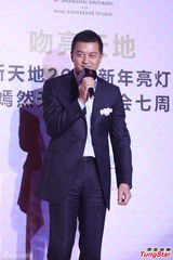 组图：郭涛父子首亮相活动 李亚鹏形单影只