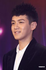 组图：柯震东萧亚轩同场不同台 蔡依林恐吓媒体