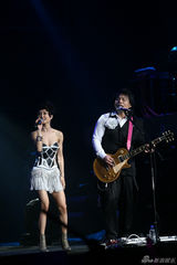 伍佰个唱工体变火星 孙燕姿蔡依林性感助阵(图)