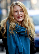 高清组图：布莱克-弗莱利街拍LOOK大衣围巾保暖