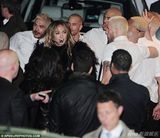 组图：詹妮弗-洛佩兹英国开唱 皮靴秀粗壮大腿