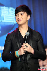 组图：《中国梦之声》登台开播 李玟扮学员飙歌